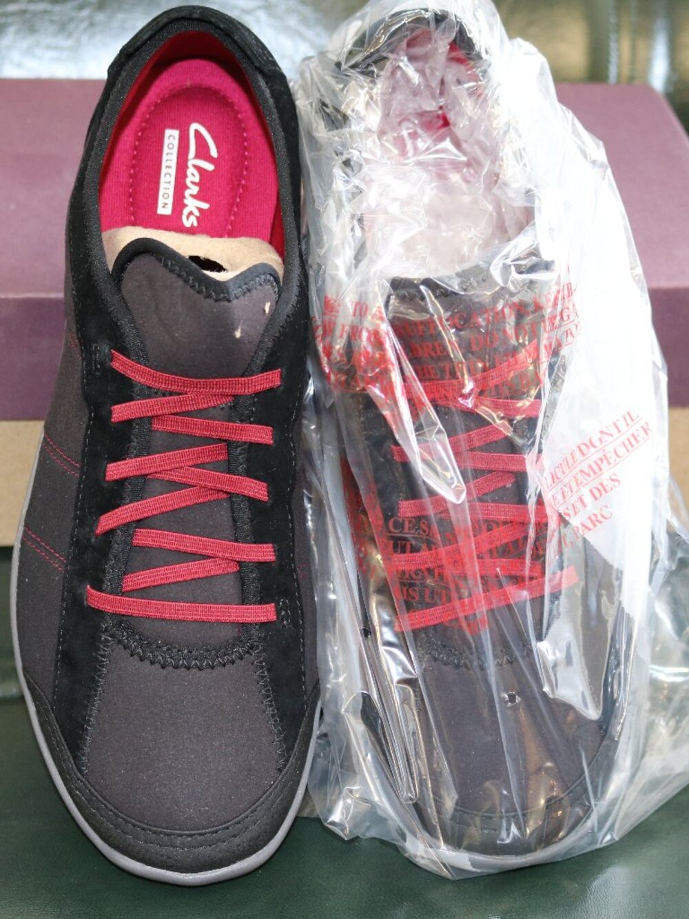 Clarks Collection Black and Red Sneakers